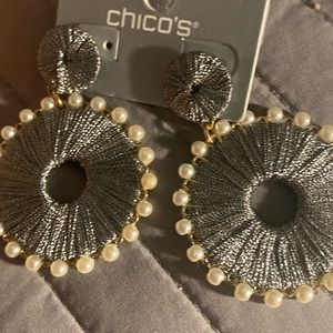 BEAUTIFUL BRAND NEW SILVER/PEARLS EARRINGS
